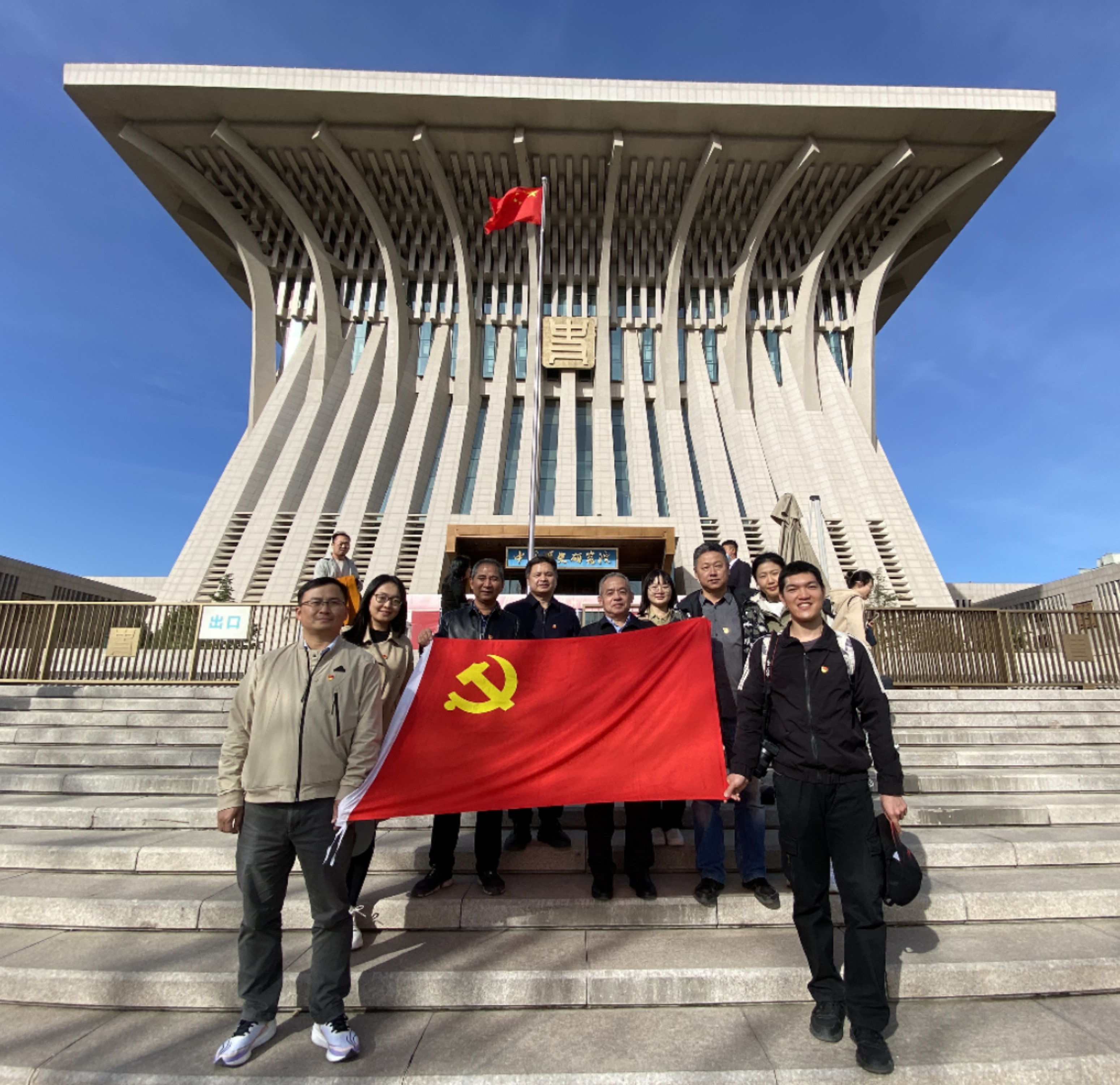 以史為鑒強黨性，領(lǐng)悟初心共前行