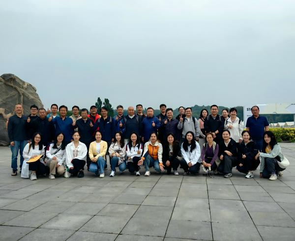 躍動(dòng)春光，共赴夏至 ——中國(guó)農(nóng)墾經(jīng)濟(jì)發(fā)展中心組織開展春游暨職工健步走活動(dòng)